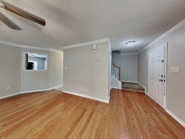 Foto del edificio - 10440 Gold Pan Rd