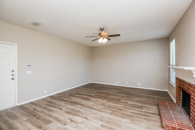 Foto del edificio - 3316 Raleigh Dr