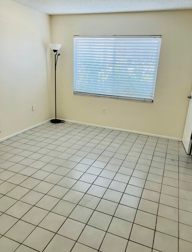 Building Photo - 6063 Amberly Ct