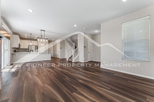 Foto del edificio - Single Family Home with 2 Car Garage and C...