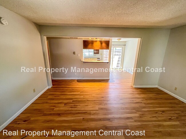 Building Photo - 2 br, 1.5 bath House - 256 Townhouse Terrace