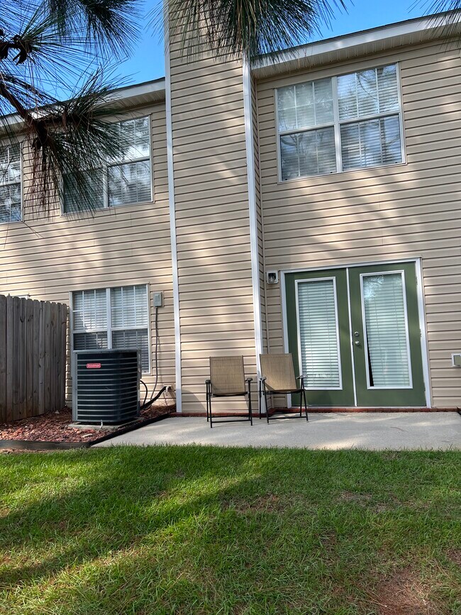 Foto del edificio - 1517 Regency Rd