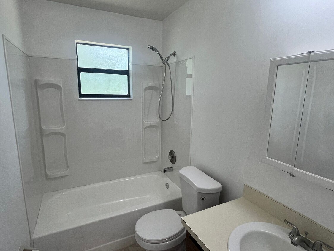 Primary Photo - 279 Webbwood Ave SW