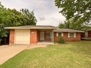 2709 NW Hilltop Dr