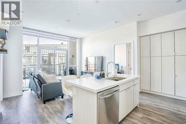 Building Photo - 415 Sea Ray Ave