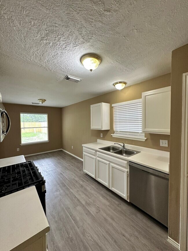 Foto del edificio - 6910 Bayou Crest Dr