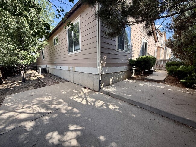 Foto del edificio - 7070 Mountain Creek Grove