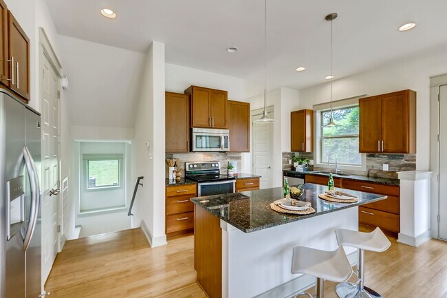 Foto del edificio - 2709 E 13th St