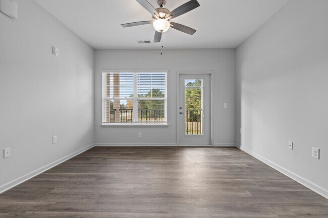 Foto del edificio - The Groves at 421 *Move In Special*