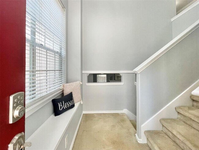 Building Photo - 46 Marble Rock Pl