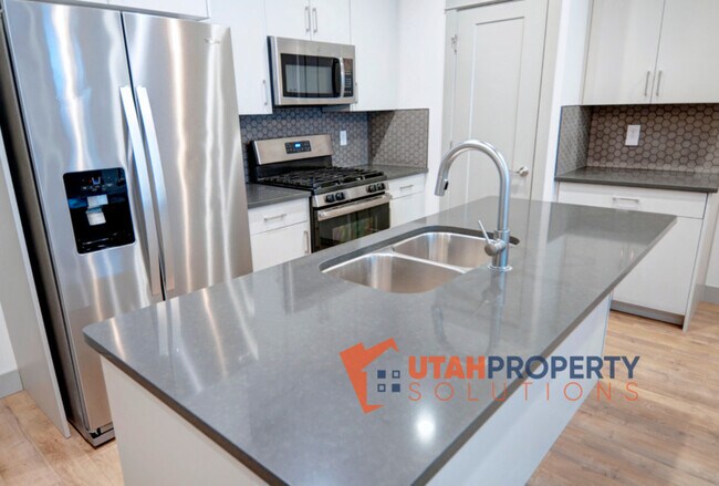 Foto del edificio - 266 E Brigham Ln