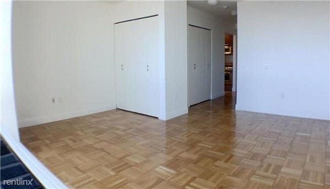 Foto del edificio - 217 E 96th St