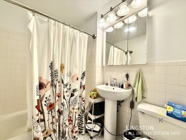 Photo - 676 Washington St Apartment