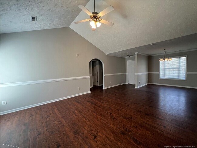 Building Photo - 165 Chestnut Dr