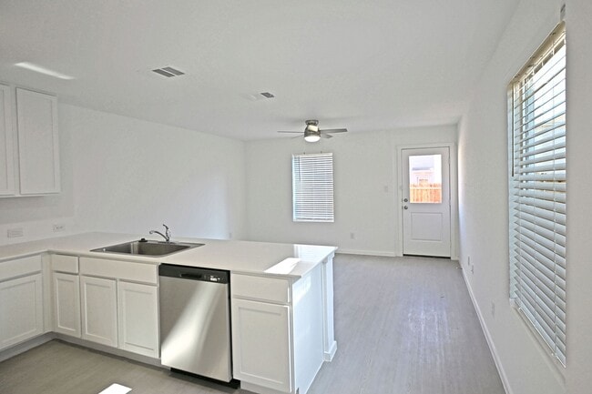 Building Photo - 6718 Marble Rdg