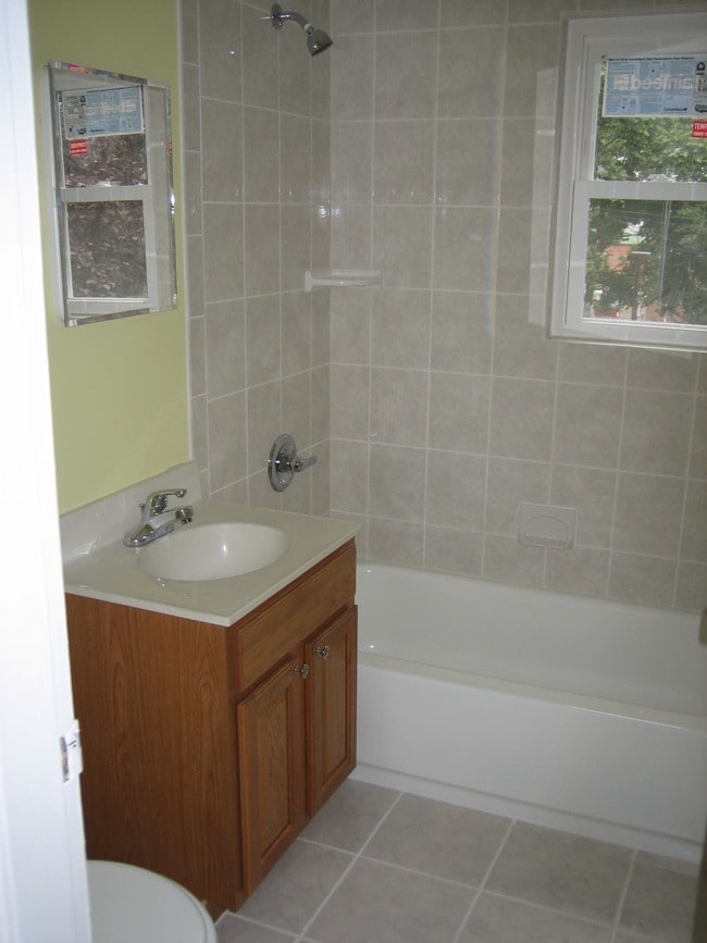 Building Photo - 50 Elm St