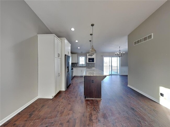 Building Photo - 1525 Independence Ave N