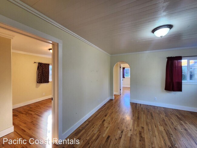 Building Photo - 2 br, 1 bath House - 460 Melville Rd