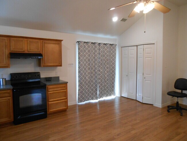 Building Photo - 4221 Tolbert St
