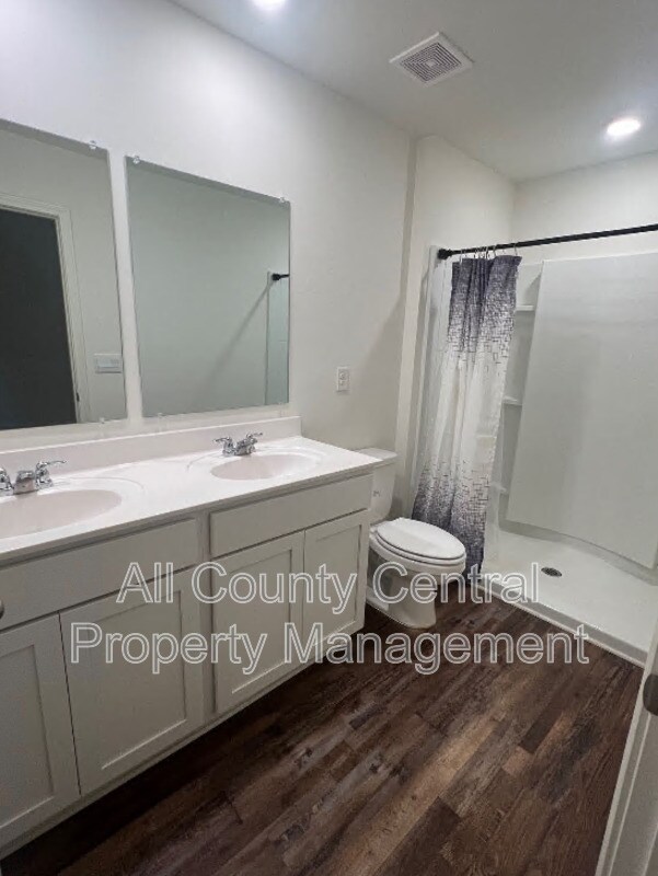 Foto del edificio - 135 River Birch Ln