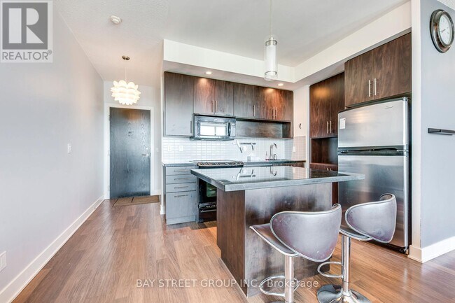Photo du bâtiment - 120-3120 Homewood Ave