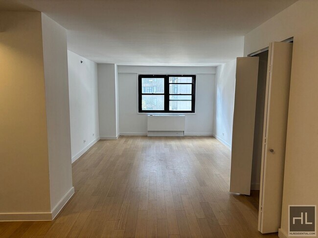 Building Photo - East 39th Street