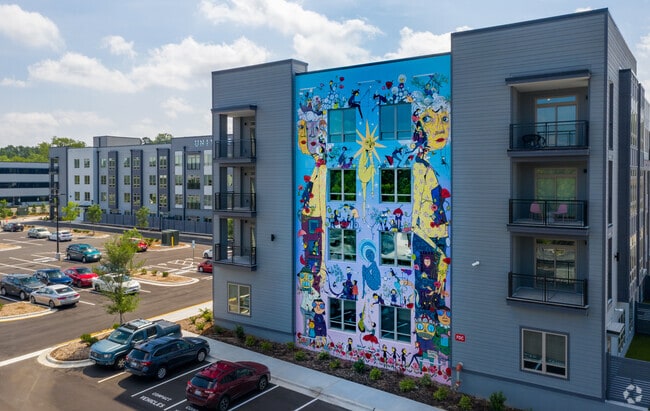 Building Photo - University Hill