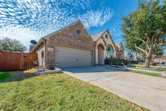 Building Photo - 10214 Carolyndale Dr