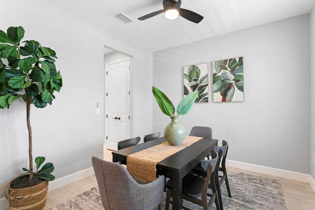 Building Photo - "Spacious 4-Bed, 4-Bath Retreat at 2612 Le...