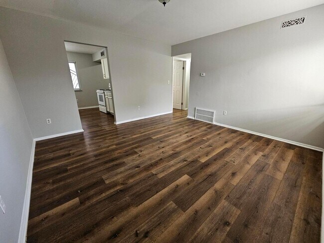 Foto del edificio - 2398 Velma Ave