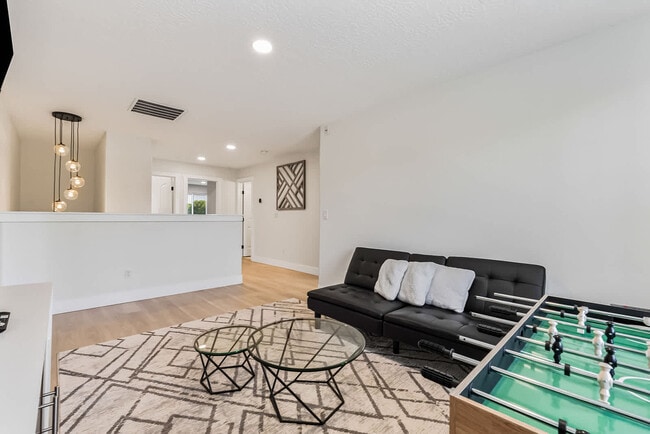 Building Photo - 4061 E Arch Dr