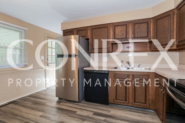 Building Photo - 725 Glensprings Dr