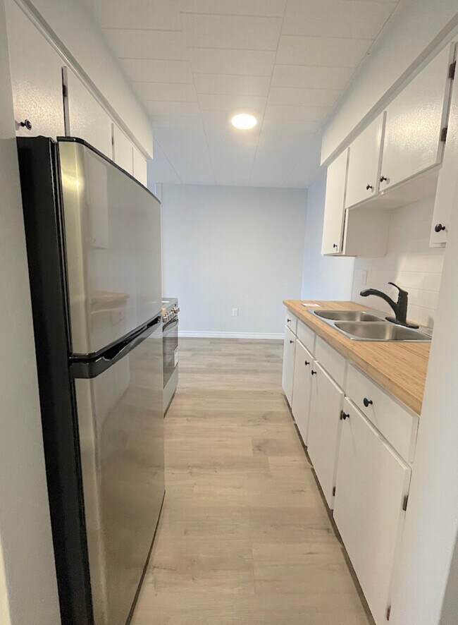 Building Photo - 471 Tecumseh Rd W