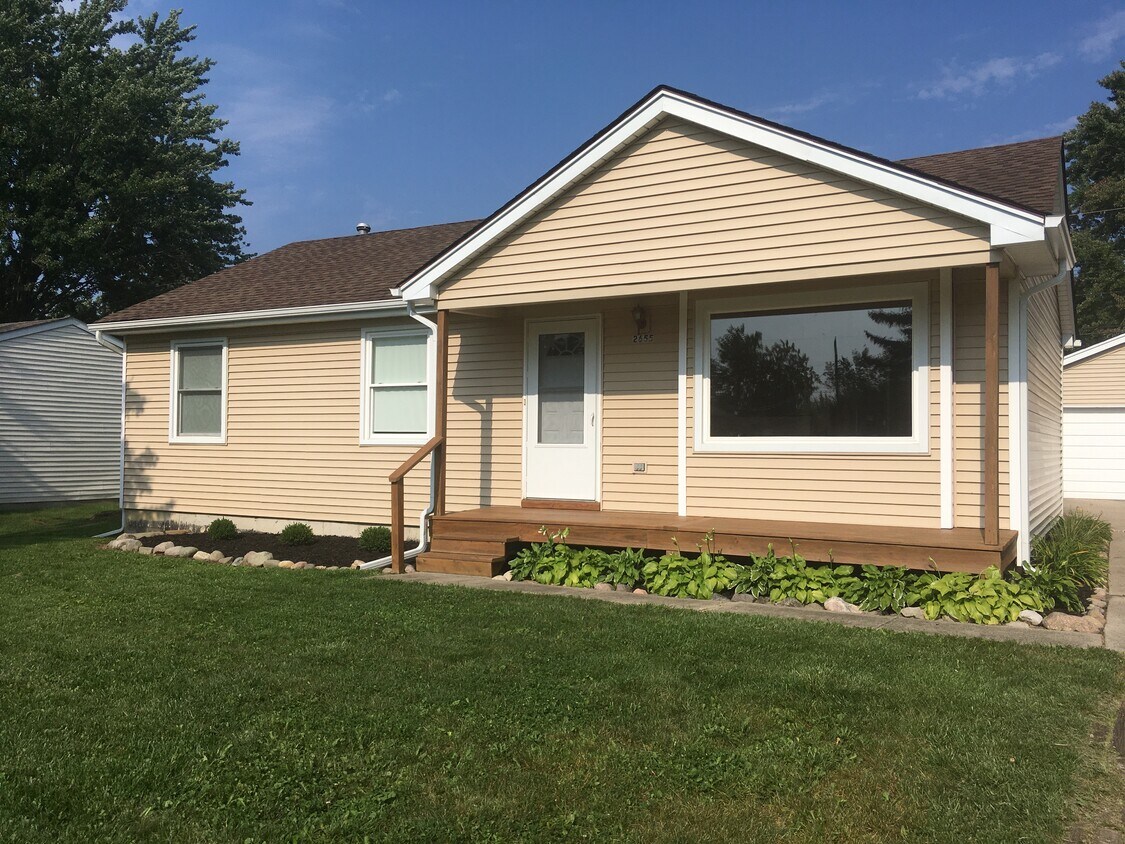 Foto principal - 2655 Dearborn Ave