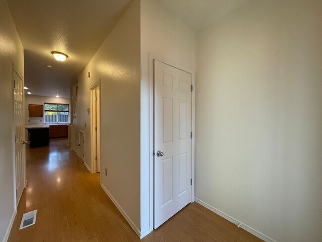 Foto del edificio - Welcome to your new 3 bed, 2.5 bath home i...