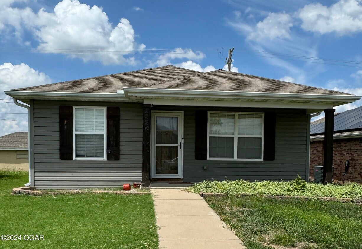 Primary Photo - 2224 S Virginia Ave