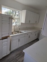 Building Photo - 1194 N Kingsley Dr