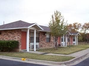 Primary Photo - Evergreen Villa Apartments