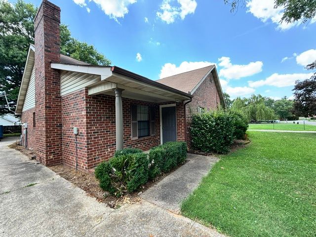 Foto del edificio - 645 Lilly Ln