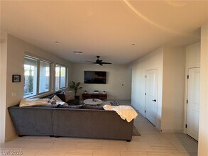 Building Photo - 9702 Sapphire Rim Ave