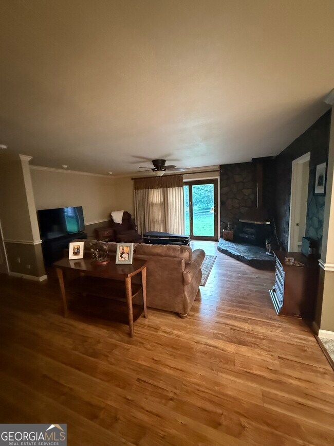 Building Photo - 2905 River Rd