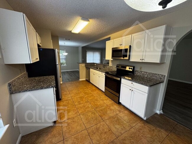 Building Photo - 7863 Spring Branch Dr S