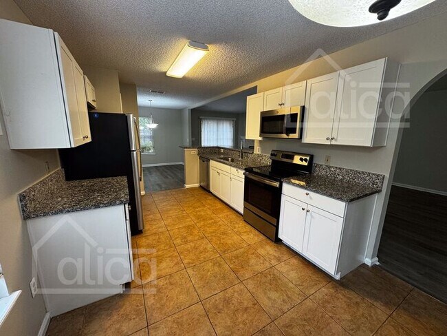 Foto del edificio - 7863 Spring Branch Dr S