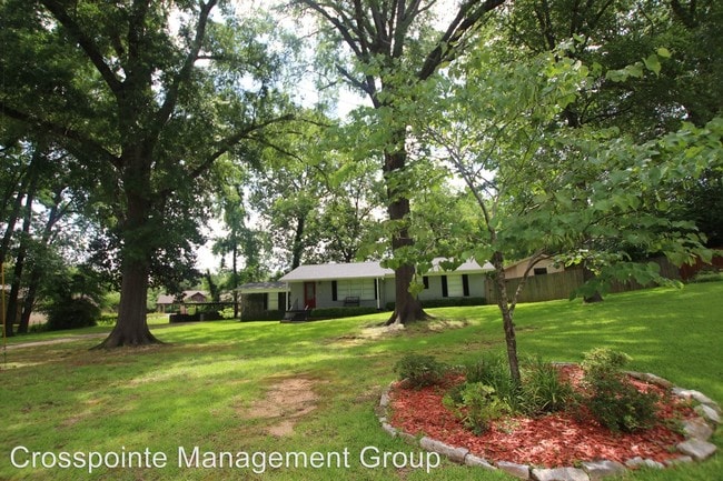 Building Photo - 3 br, 1.5 bath House - 523 Victory Dr.