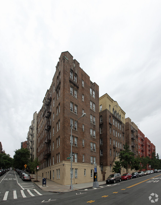 Foto principal - 520 W 218th St