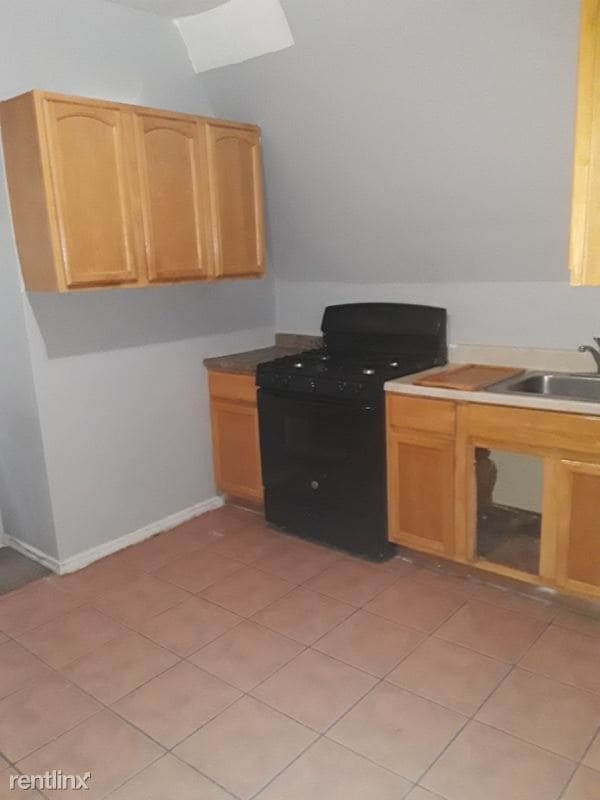 Primary Photo - 2 br, 1 bath Townhome - 21 Seymour Ave
