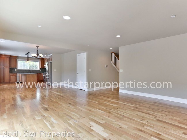 Building Photo - 4 br, 3 bath House - 4848 Lower Drive