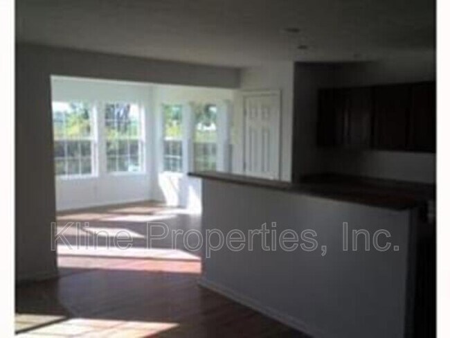 Foto del edificio - 8005 Harshaw Dr