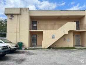 Building Photo - 205 NE 141st St