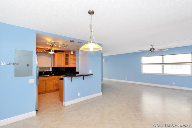Building Photo - 121 Golden Isles Dr